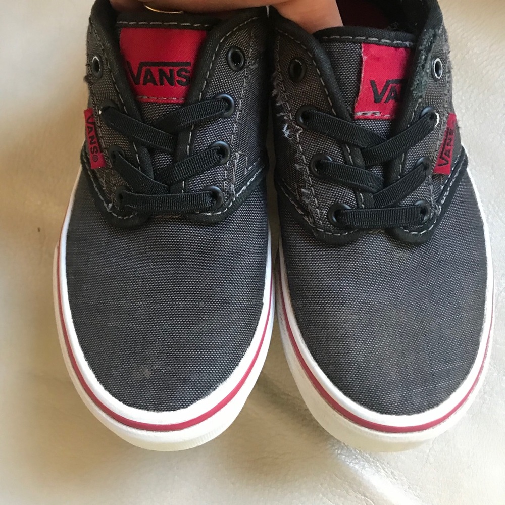 No lace youth gray & red slip on vans
